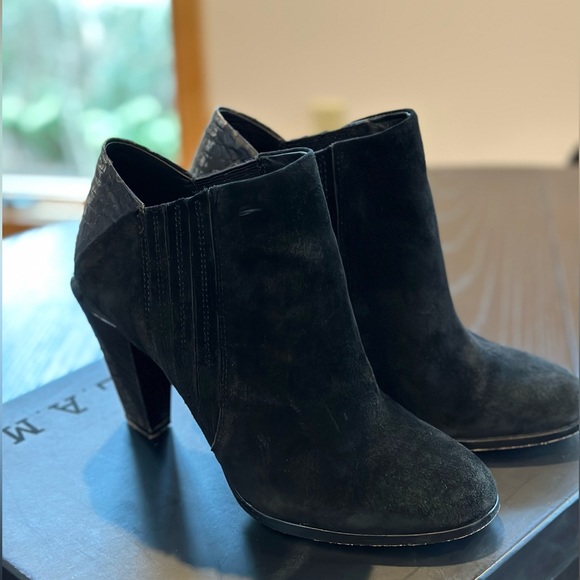 L.A.M.B. Black suede Maze ankle boots sz 9.5 - Picture 2 of 6